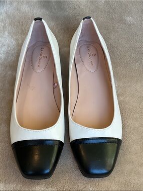 Bandolino Black and White Cap Toe Ballet Flats Size 8M